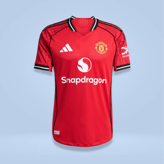 Manchester United leed een vernederende 1-4 nederlaag tegen Como 1907.